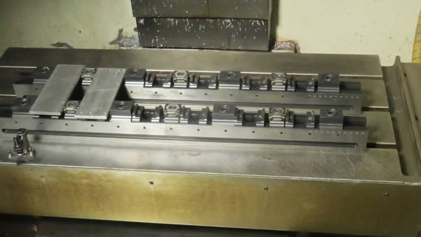 The modular Multi-Rail system clamps typically 6 to 12 workpieces at a time.