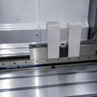 Workholding fixture for tall workpieces. Multiple clamping.